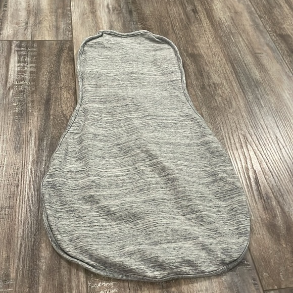 Woombie Gray Swaddle - Picture 7 of 9